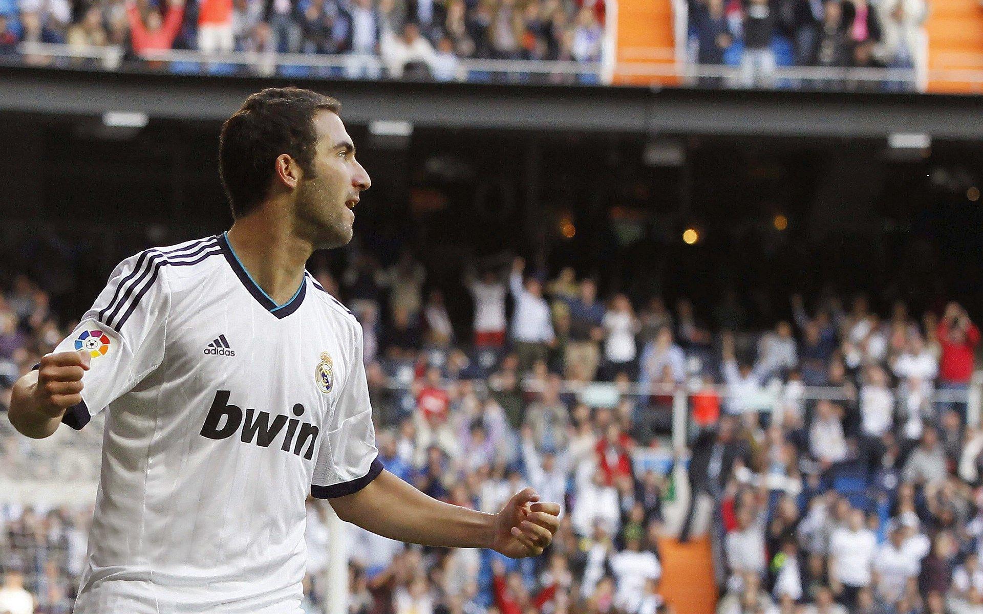 惊魂瞬间！米德尔斯堡悍将埃德蒙森赛场血战，眼部重创肿如鸡蛋，赛后坚强表态