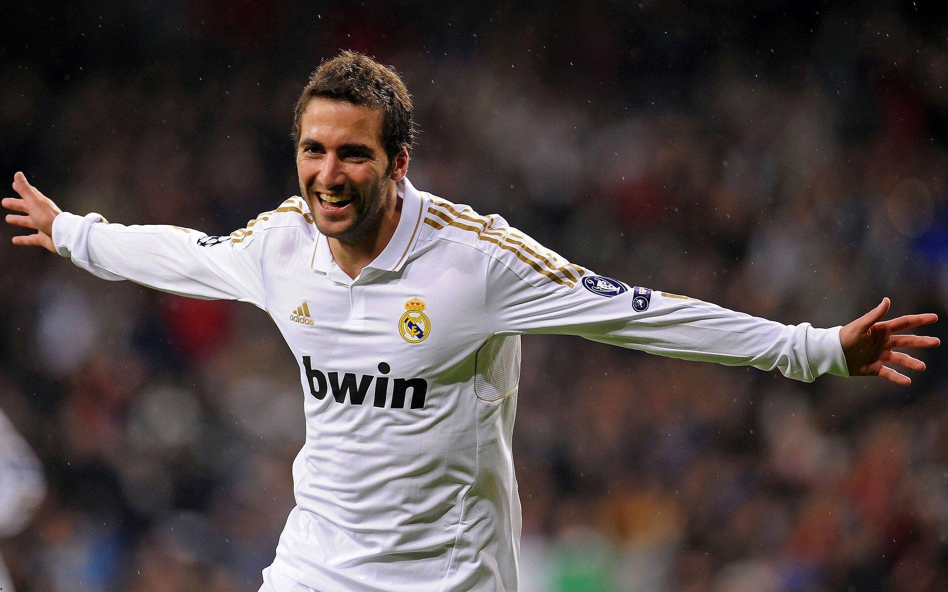 夏窗风云录，转会专家频频翻车，Here We Back！成球迷新梗