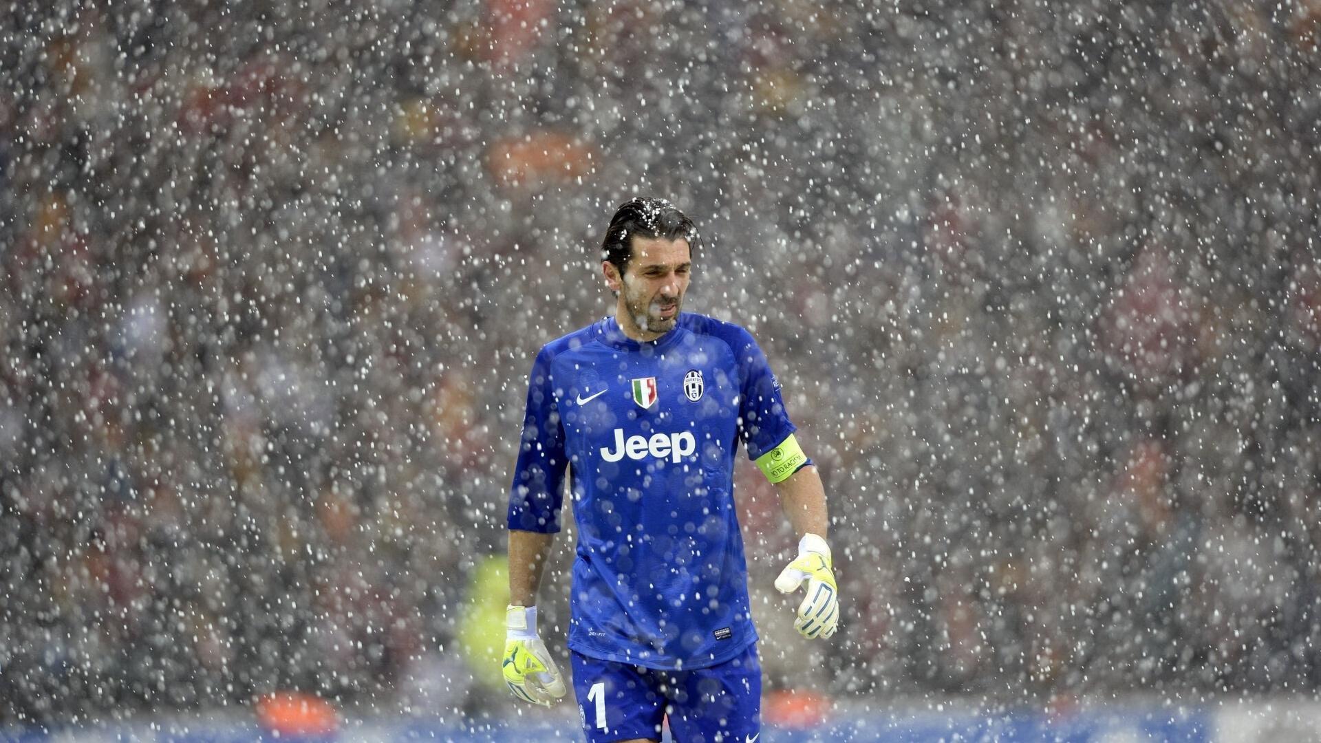 星空体育官网下载入口：法媒曝曼城巴黎紧盯雷恩新星 15岁双足怪阿卡莱引豪门争夺战